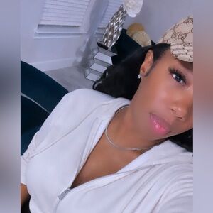 Meet your Posher, Bobbie